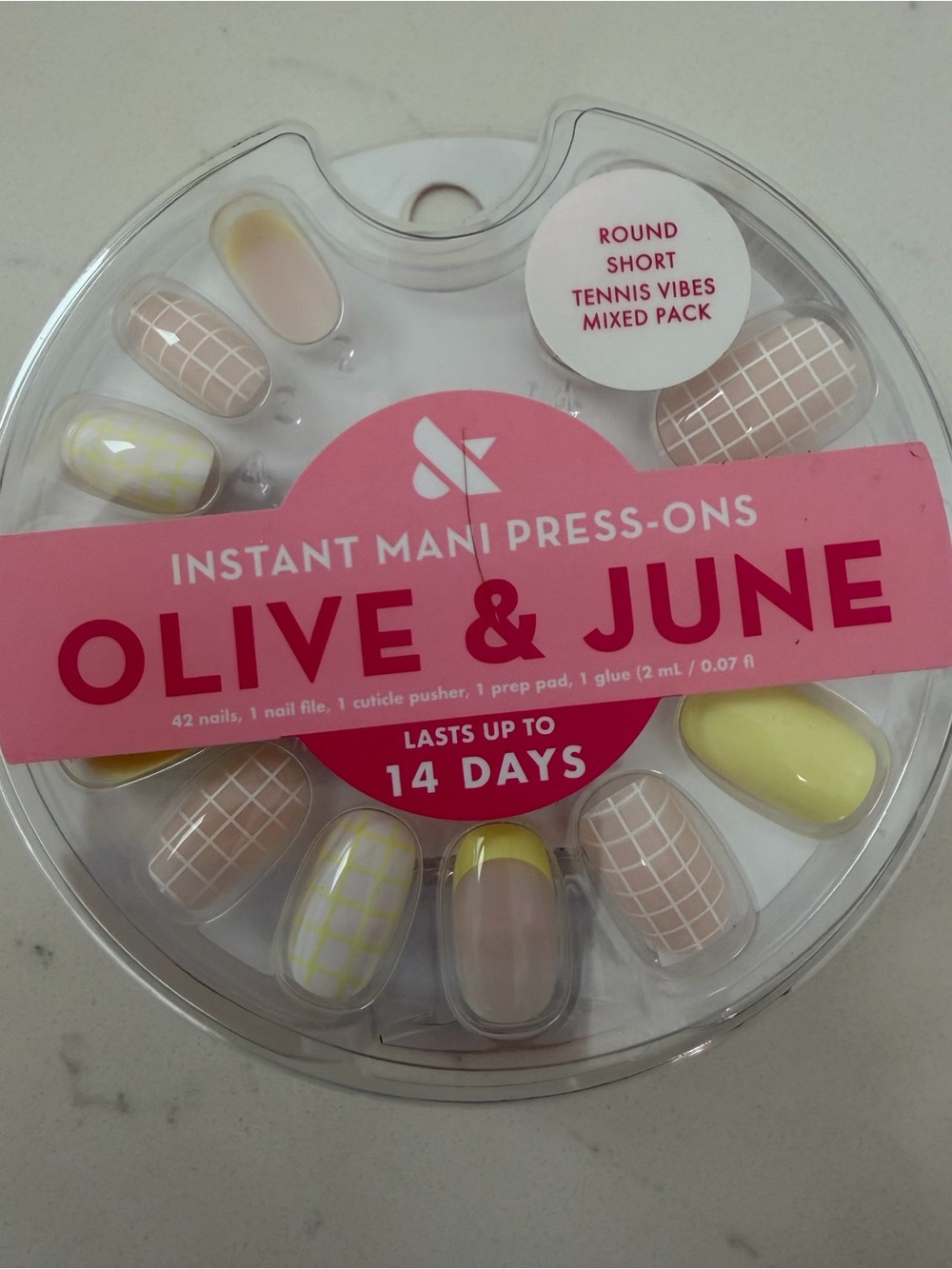Olive & June Instant Mani Press-Ons — Yellow & Cream Tennis Vibes